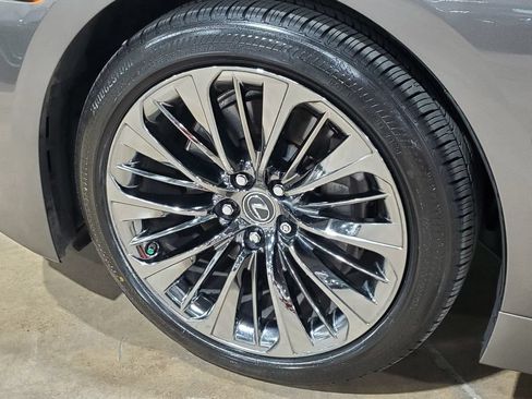 Used 2020 Lexus LS 500 w/ Accessory Package (Z2) RWD image 44