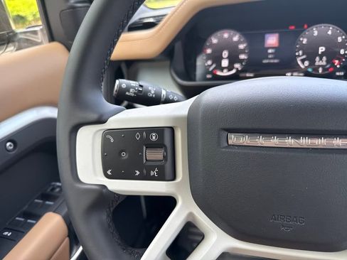 Used 2025 Land Rover Defender 130 X-Dynamic SE image 23