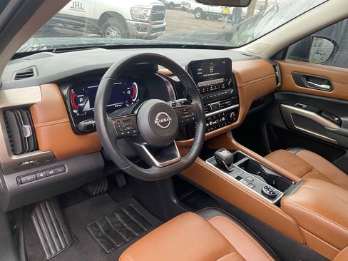 Used 2024 Nissan Pathfinder Platinum w/ Cargo Package AWD/4WD image 15