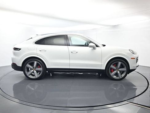 Certified 2024 Porsche Cayenne S AWD/4WD image 16
