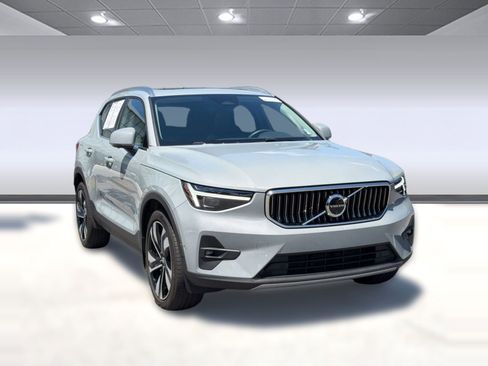 Used 2024 Volvo XC40 B5 Plus w/ Protection Package Premier AWD/4WD image 7