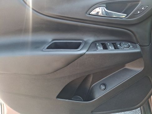 Used 2018 Chevrolet Equinox LT AWD/4WD image 12