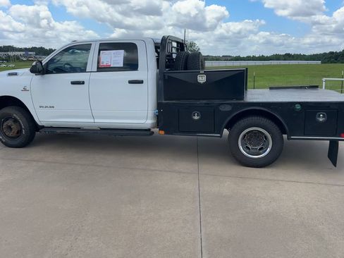 Used 2022 RAM 3500 Tradesman w/ Chrome Appearance Group AWD/4WD image 4