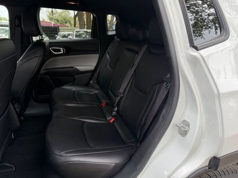 Used 2025 Jeep Compass Limited image 34