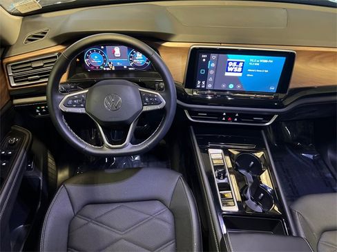 Certified 2025 Volkswagen Atlas SE image 19