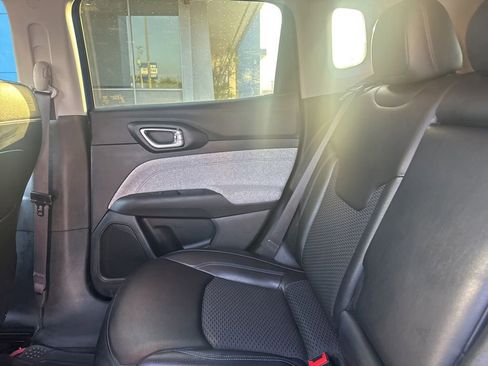 Used 2022 Jeep Compass Latitude FWD image 12