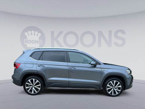 Used 2024 Volkswagen Taos SE w/ Panoramic Sunroof Package FWD image 12