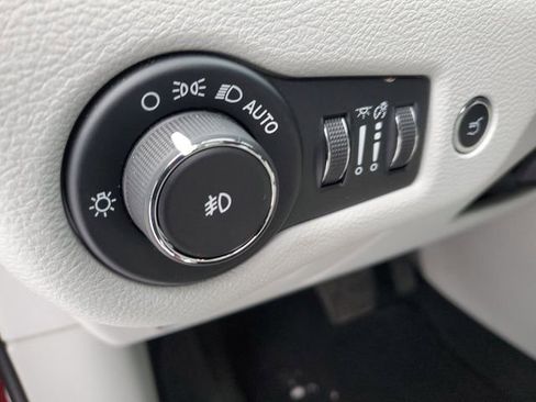 Certified 2019 Jeep Cherokee Limited w/ Luxury Group image 15