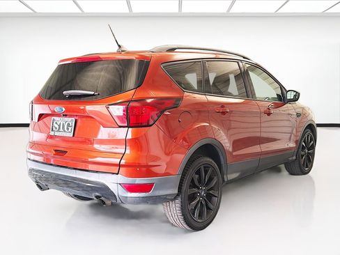 Used 2019 Ford Escape SE image 4