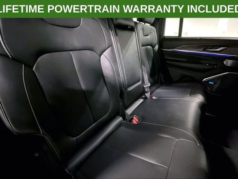 Used 2024 Jeep Grand Cherokee Overland w/ Luxury Tech Group IV AWD/4WD image 34