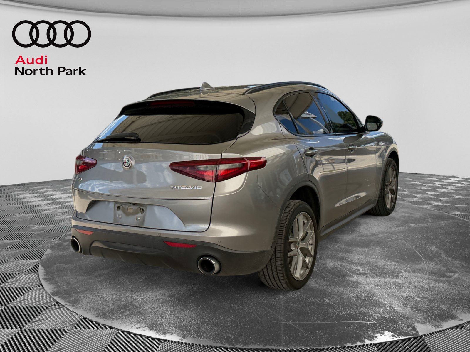 Used 2018 Alfa Romeo Stelvio Ti Sport AWD/4WD image 5