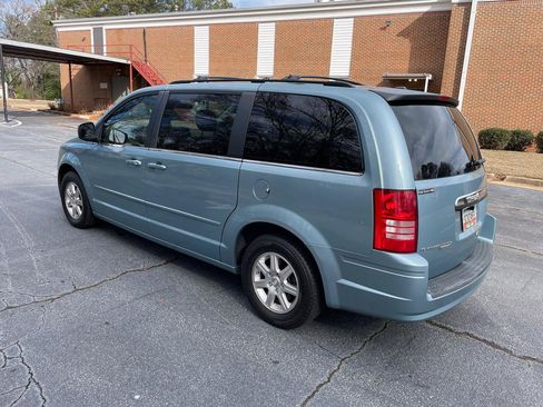 Used 2008 Chrysler Town & Country Touring FWD image 5