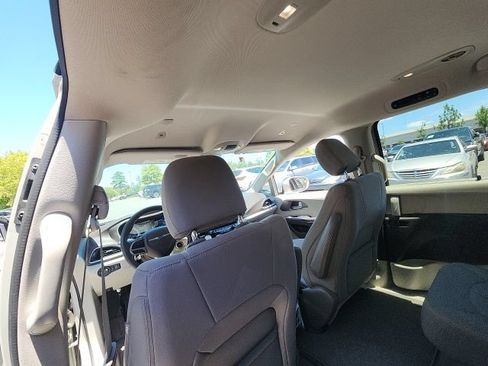 Used 2019 Chrysler Pacifica Touring Plus w/ Advanced Safetytec Group FWD image 28