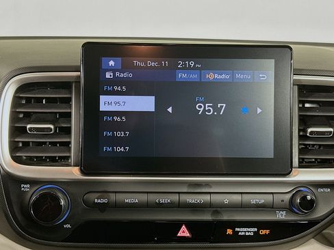 Used 2024 Hyundai Venue SEL image 21