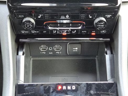 New 2025 Jeep Grand Cherokee 4WD image 14