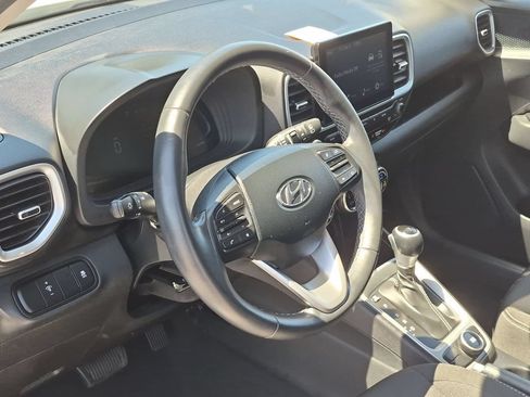 Used 2025 Hyundai Venue SEL FWD image 15