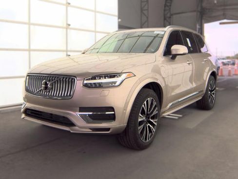 Used 2024 Volvo XC90 T8 Plus AWD/4WD image 2