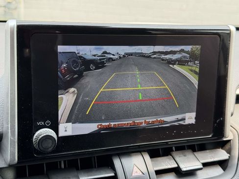Used 2024 Toyota RAV4 XLE FWD image 4