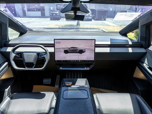 Used 2024 Tesla Cybertruck AWD Crew Cab image 32