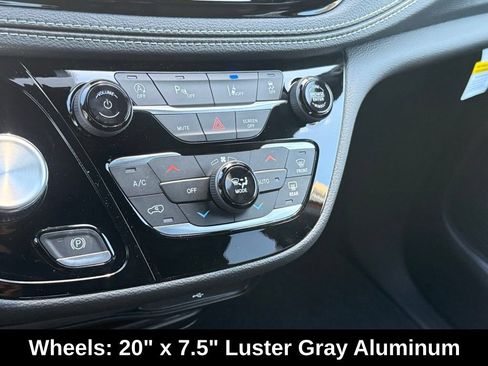 New 2026 Chrysler Pacifica Select FWD image 14