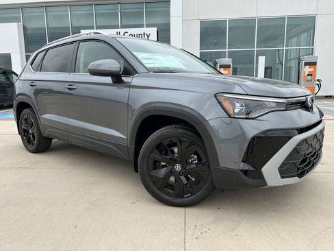 New 2025 Volkswagen Taos SE image 5