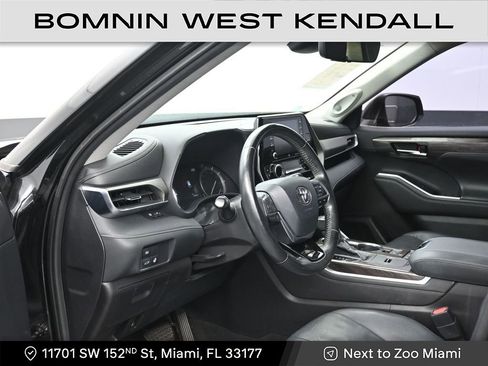 Used 2020 Toyota Highlander Limited image 10