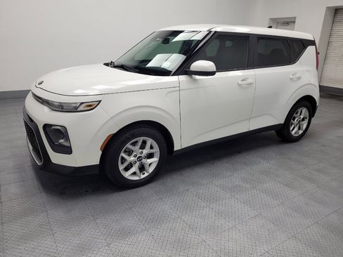 Used 2020 Kia Soul S FWD image 2