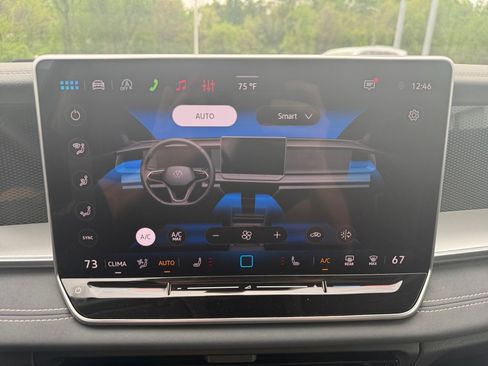 New 2026 Volkswagen Tiguan SE FWD image 18