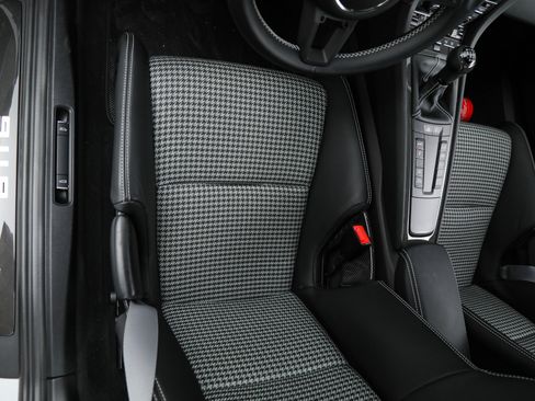 Used 2016 Porsche 911 R image 38