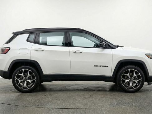 Used 2025 Jeep Compass Limited image 11
