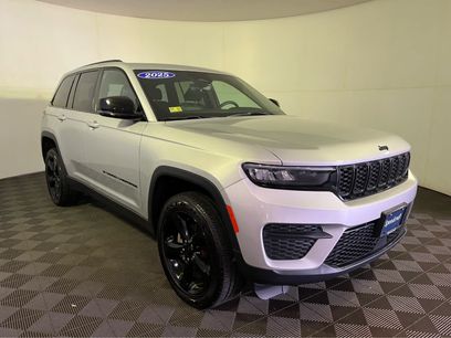 Used 2025 Jeep Grand Cherokee Altitude