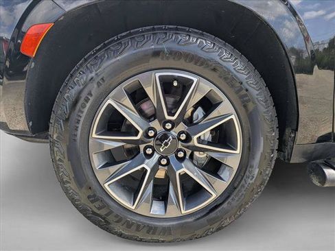 Used 2022 Chevrolet Tahoe Z71 w/ Z71 Off-Road Package AWD/4WD image 24