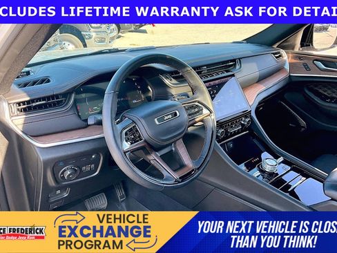 Used 2023 Jeep Grand Cherokee Summit AWD/4WD image 11