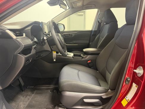 Used 2020 Toyota RAV4 LE image 11