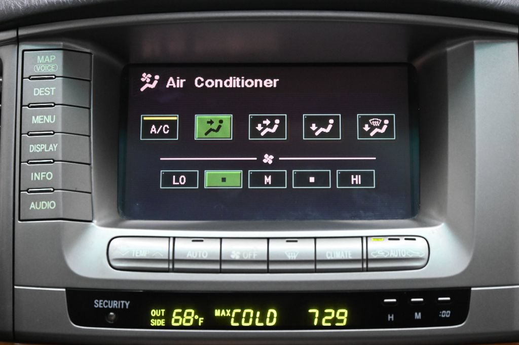 Used 2004 Lexus LX 470 4WD w/ Preferred Accessory Pkg image 29
