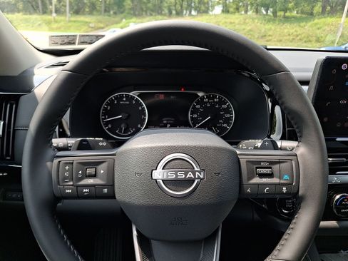 Used 2026 Nissan Pathfinder SV AWD/4WD image 18