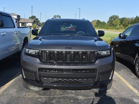Used 2025 Jeep Grand Cherokee L Altitude AWD/4WD image 2