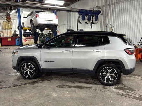 Used 2024 Jeep Compass Limited image 1
