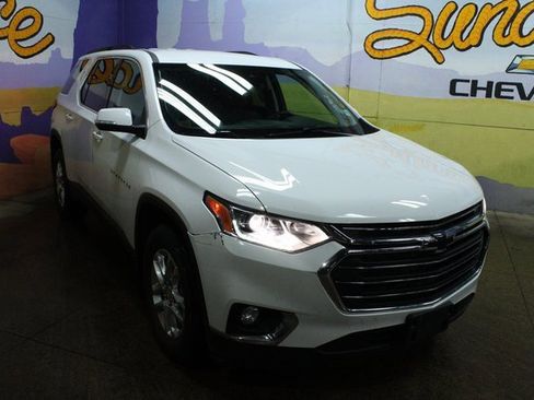 Used 2021 Chevrolet Traverse LT image 2