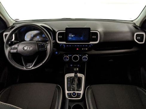 Used 2024 Hyundai Venue Limited image 7