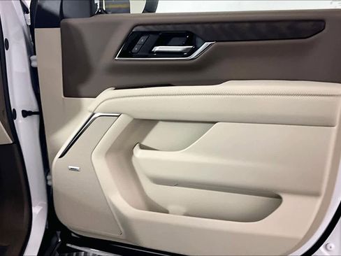 Used 2026 GMC Yukon XL Denali w/ Sun & Power Step Package image 22