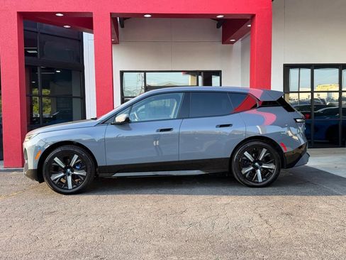 Used 2023 BMW iX xDrive50 w/ Sport Package AWD/4WD image 5