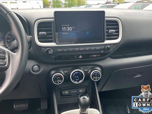 Used 2022 Hyundai Venue Limited w/ Cargo Package FWD image 6