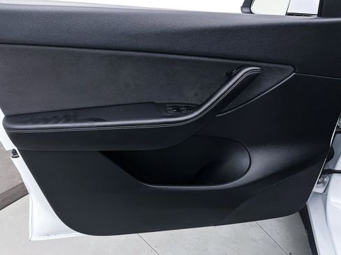 Used 2021 Tesla Model Y Long Range image 15