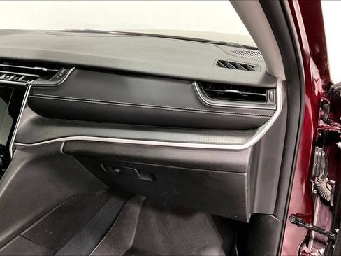 Used 2023 Jeep Grand Cherokee Laredo AWD/4WD image 16