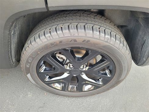 Used 2023 Jeep Renegade Altitude image 25