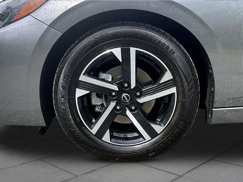 Used 2024 Nissan Sentra SV FWD image 11