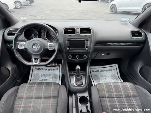 Used 2011 Volkswagen Golf 4-Door FWD image 16