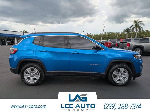 Used 2022 Jeep Compass Latitude FWD image 2