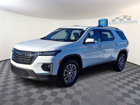 Used 2023 Chevrolet Traverse LT image 3